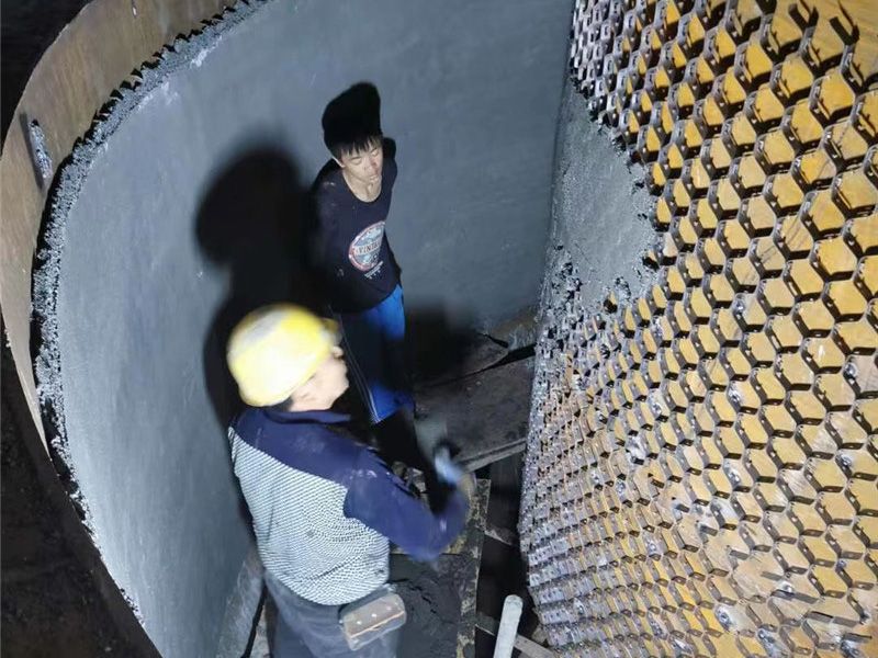 高强耐磨料施工现场