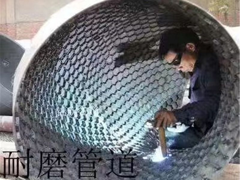 高强耐磨料施工现场
