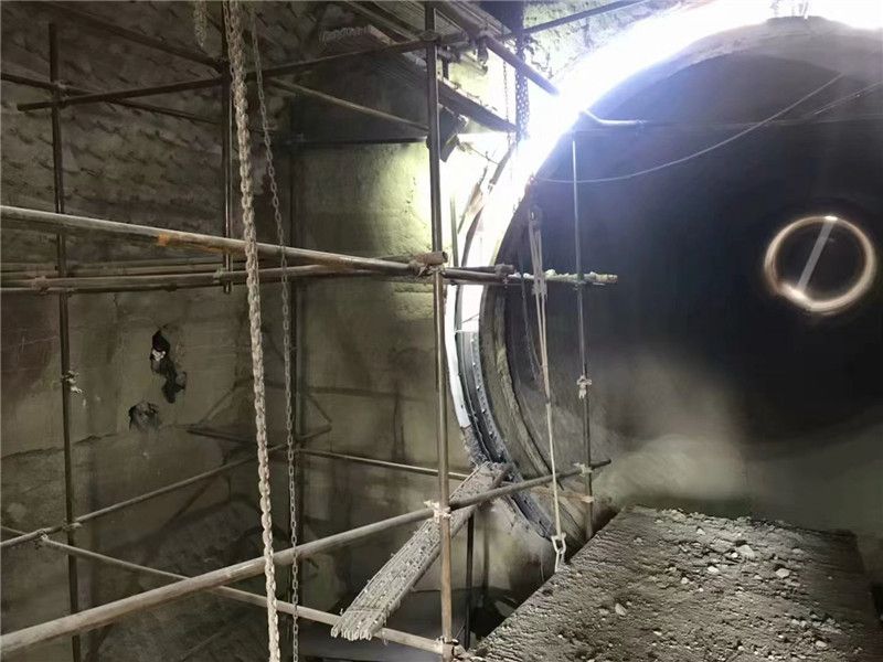 高强耐磨料施工现场